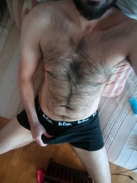 Hairy amd horny here, wanna join? 😁