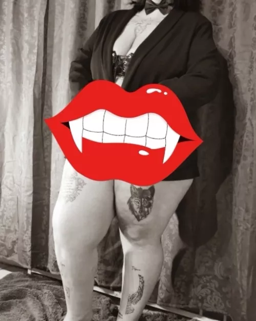 Happy Halloween babes 😘🦇🖤 OF link in comments 😈