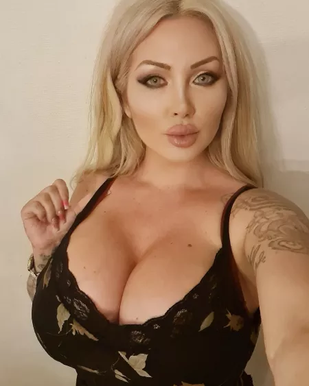 Happy titty Tuesday daddy (self post ) my first post here I've just joined 💋❤