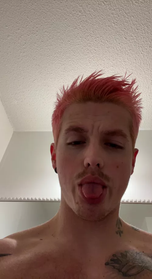 Haven’t posted in months. No idea what color my hair is but I like it.