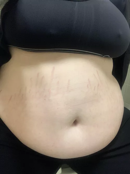 Hehe you can see the line from my pants 🐷☺️