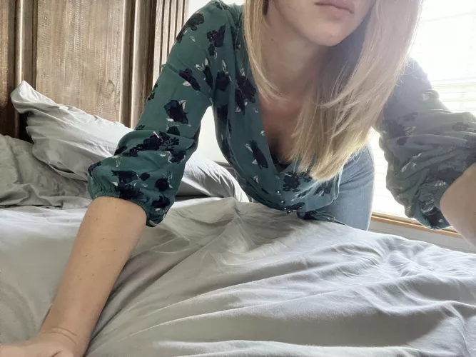 Help me make the bed? 🤷🏼‍♀️ Then we can mess it up all over again…😉 (F)