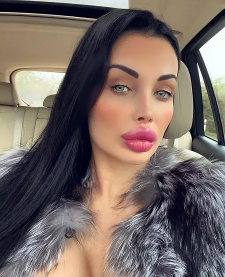 Her ice queen look... 🔥🔥🔥