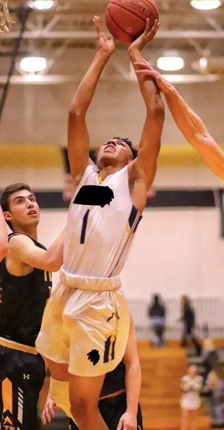 He's freaking massive 👀🍆 What would you do to him in the locker room?