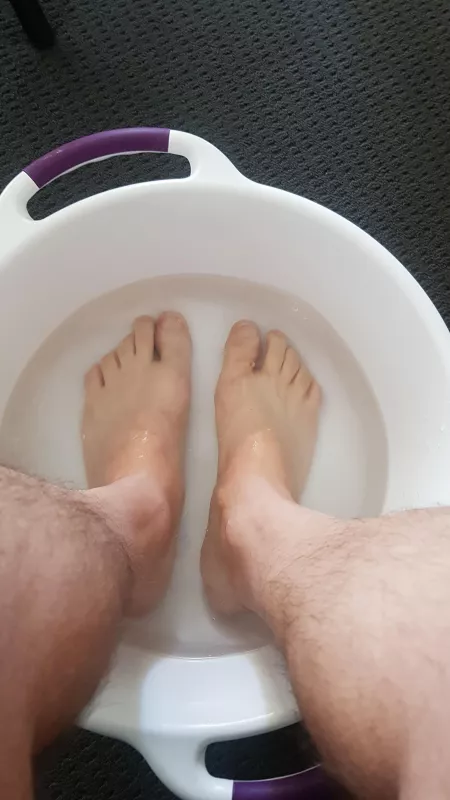 Hey guys, I'm from Brisbane, Australia. Just giving my feet some love. Any Brisbane guys here into feet? 😜👣 Would love to make some friends from Brisbane