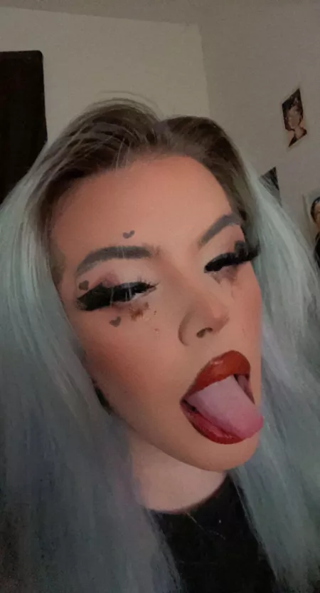 Hey hope y’all like my makeup today the hearts are my favorite part 😋🥰