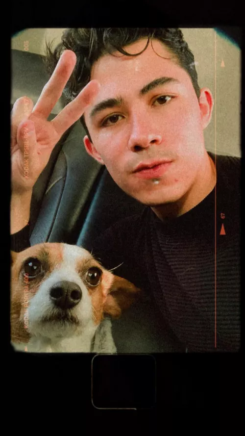 Hi ✌🏼😇 a pic in the car. Hope y’all had a nice weekend 🐶