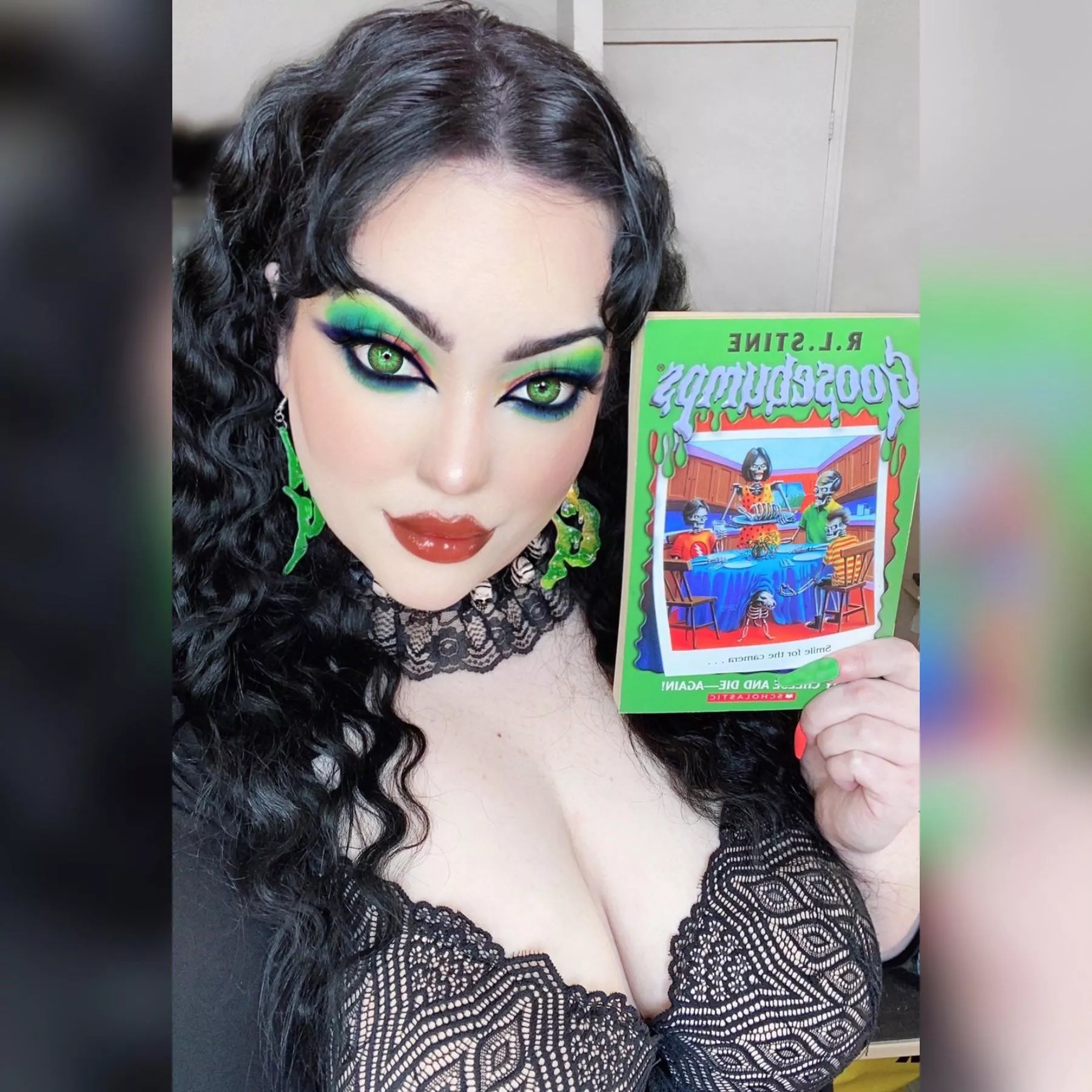 Hi! Iβm Ashley and Iβm new here. Iβm obsessed with all things GooseBumps !! My makeup is inspired by the SAY CHEESE AND DIE β AGAIN coverπ Hi! Iβm Ashley and Iβm new here. Iβm obsessed with all things GooseBumps !! My makeup is inspired by the SAY CHEESE AND DIE β AGAIN coverπ