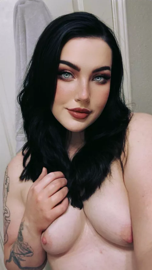 Hi, my name is Raven and I’m 23🖤 Who needs a German Goth girl for Halloween night? 👻🪦