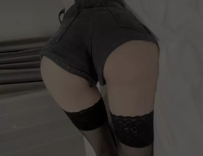 hi👋🏼I’m a skinny girl, 18 y.o. new page, open DM. new publications every day, no PPV. beautiful and FREE, link in profile🖤