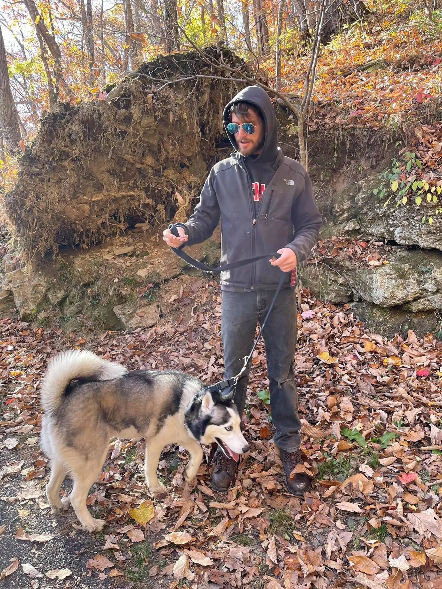 Hiking on a crisp fall day with my buddy 🐺 Happy Sunday y’all!