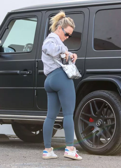 Hillary Duff 🍑