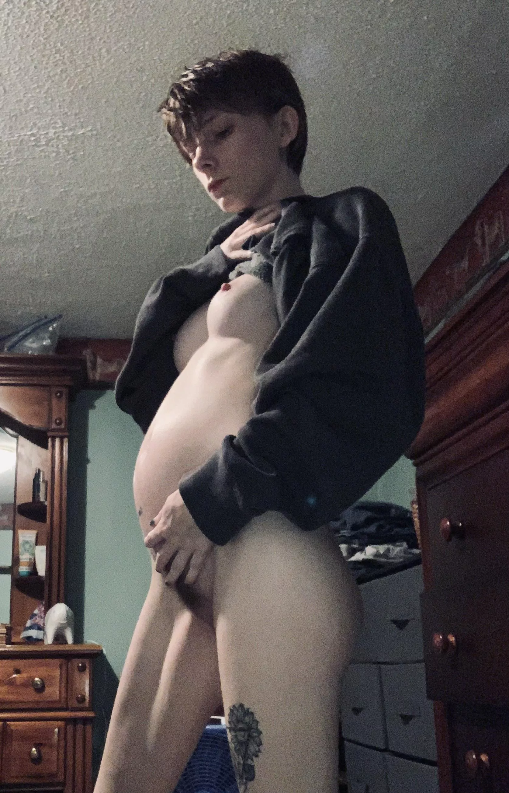 Hit my 22 week mark today, gonna celebrate with a cock deep inside me 🤤😉