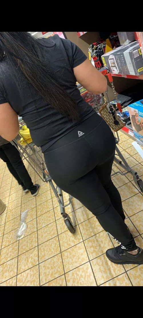 hmu if you want me to test or get nudes from your mom or anyone else you know w my 11” bbc ✌🏽😈