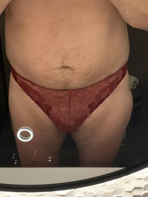 Hope you like my small bulge 😅