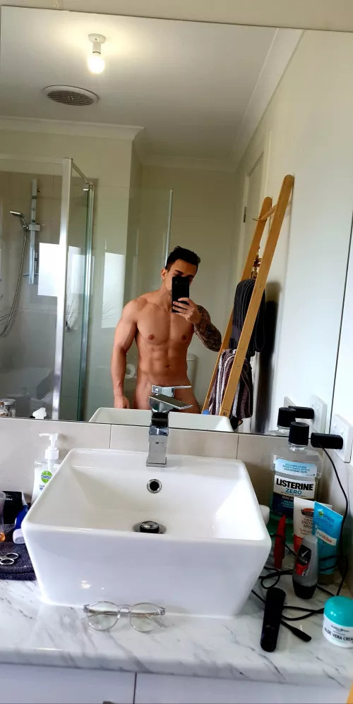 Hot day is AUS = no clothes 😌