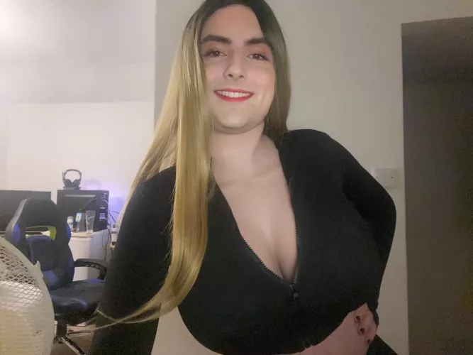 How do I look? (One day I will master how to pose for a camera😂😂)