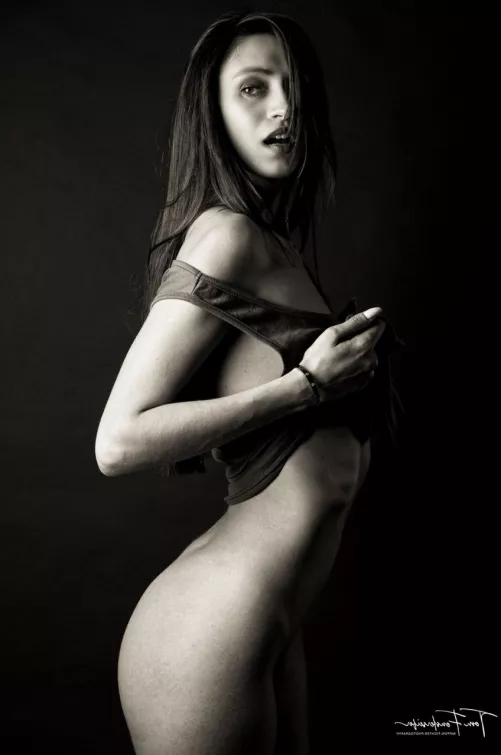 How do we calm my pussy? 🍓Spank it? Stab it? 💥Maybe you can make up your own mind.🔞😍 More in link of comments