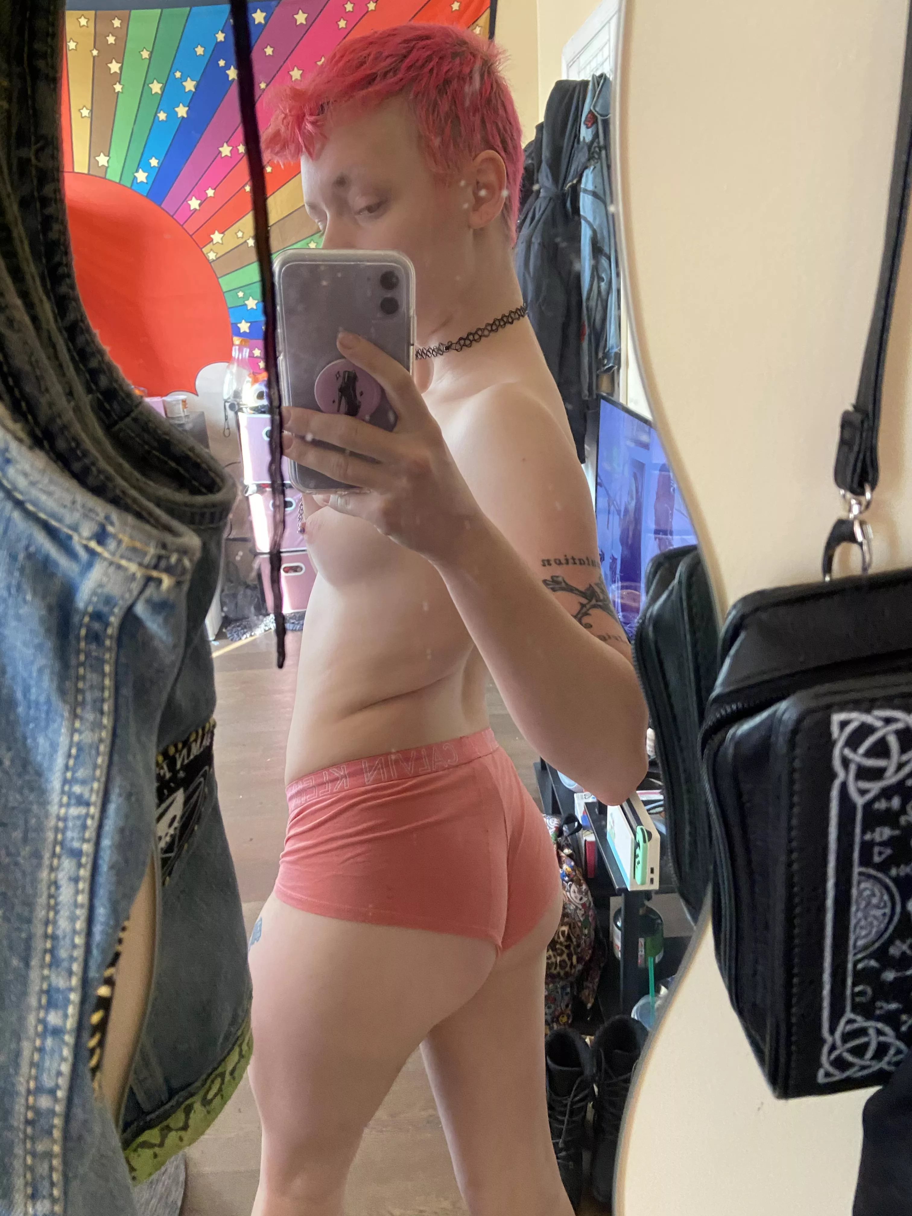 how do we feel about matching my calvin’s to my hair? 😻💖🙌🍑✨