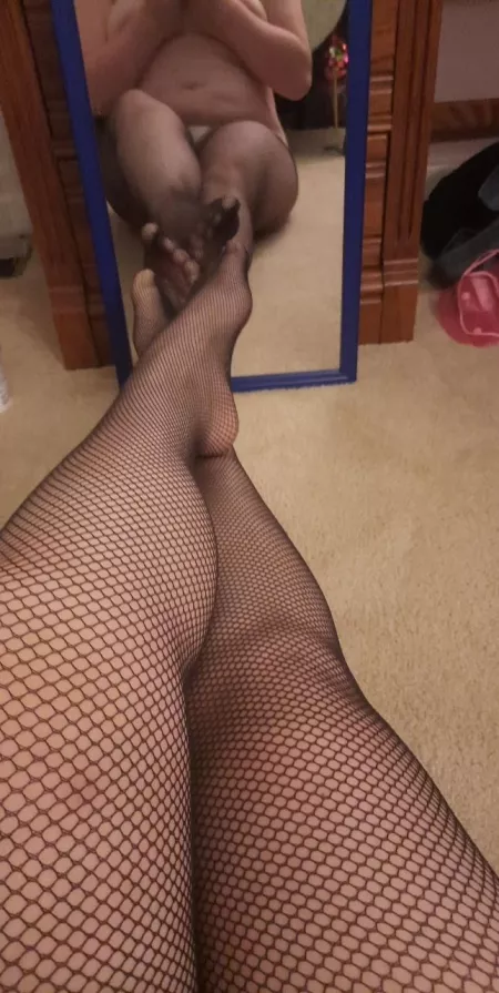 how do yall feel about fishnets? 👀