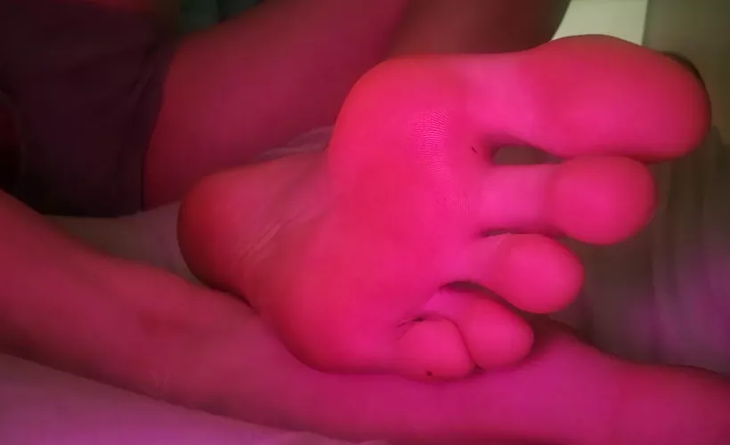 How do you like my long toes?