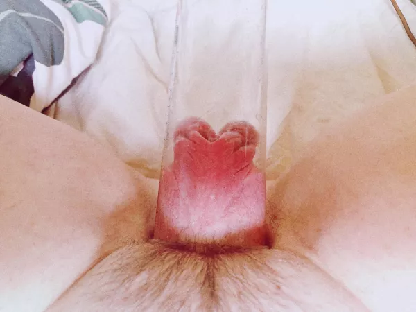 How [f]ar can I reach? Maybe that’s a thing me and a very special girl can find out! Next time this pussy is pumped she is gonna help me do it 🥺 how hot is that??