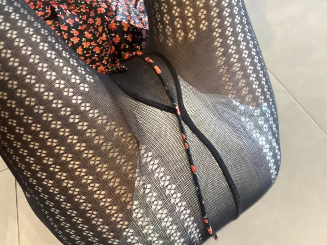 How many time did she has peed in it for this bulge ? 😱