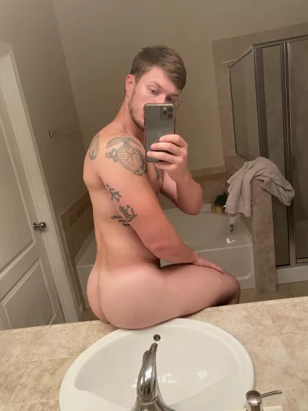 How’s my butt? 😜