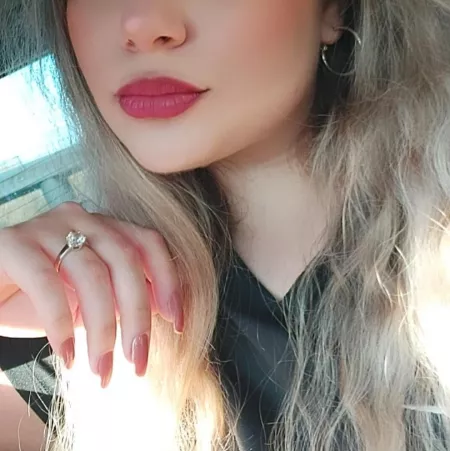 Hubby bought me the ring so it's your time to keep it covered with hot cum💍💦