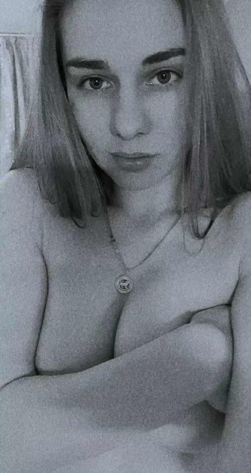 I can't wait to feel your cock, I crave your naked body! 🍌😋 I'll suck everything in you, your cum! 💋💦 Want to fuck me? 💥 Link to my OF below