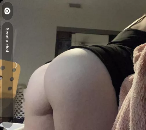 I don’t care if you have a gf I’ll still send you pics like this 💦🤤