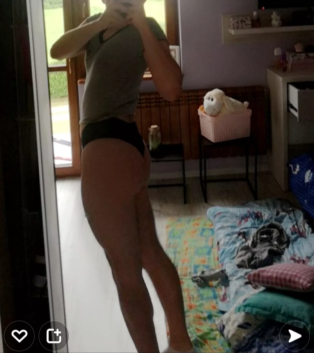 I don't know what's happening to me. For several years, I feel like a bitch, I thought I would get over it, but more and more I want to be someone's property. I have a girlfriend, good friends, and I still dream about dicks... I'm trying to stop it, I don't know what's happening to me. For several years, I feel like a bitch, I thought I would get over it, but more and more I want to be someone's property. I have a girlfriend, good friends, and I still dream about dicks... I'm trying to stop it,