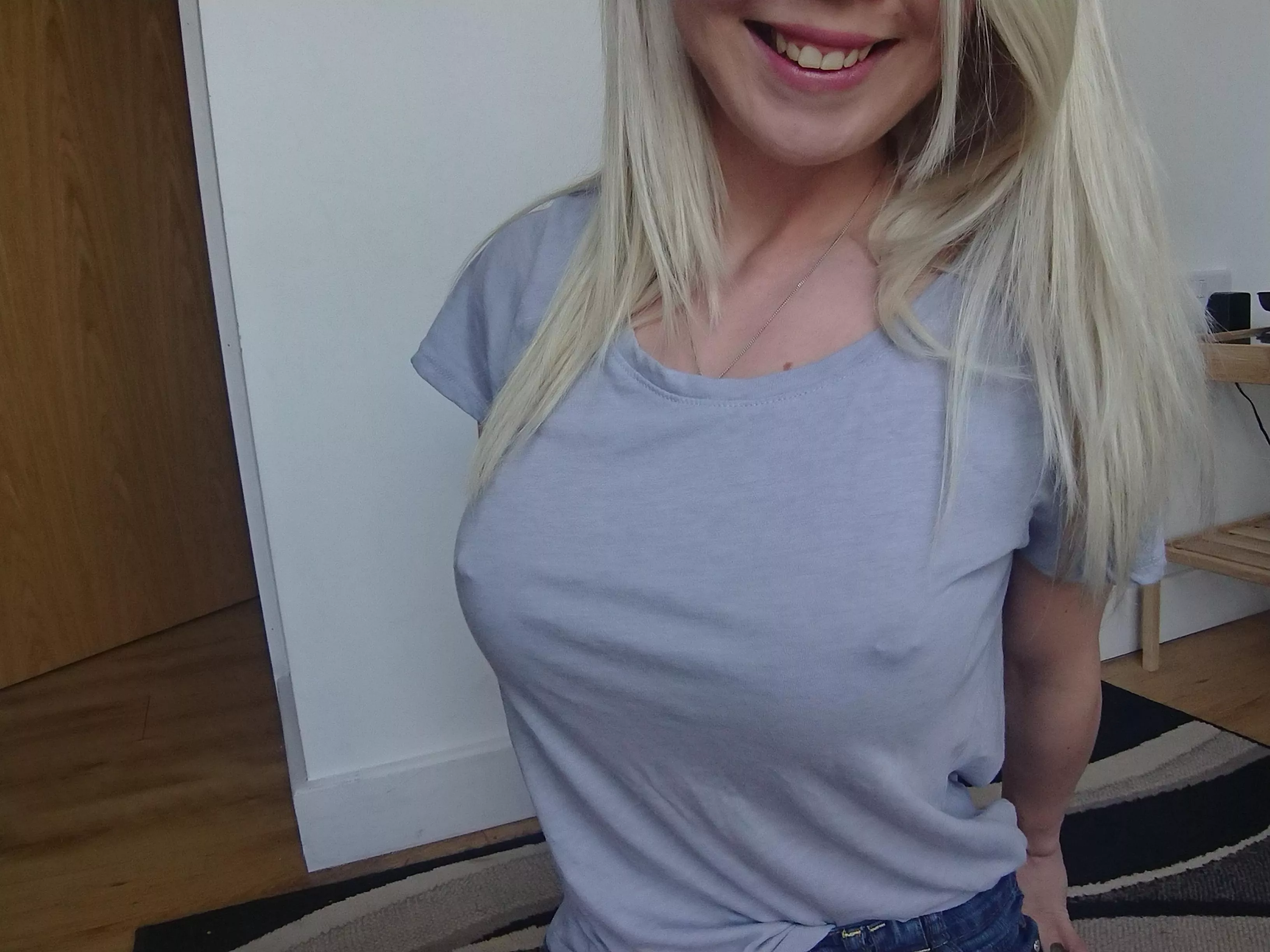 I don't often wear bright colours, but I might start! 😍