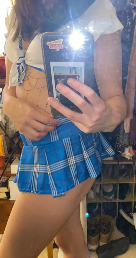 I don’t think it’s too short, do you? [f] 22