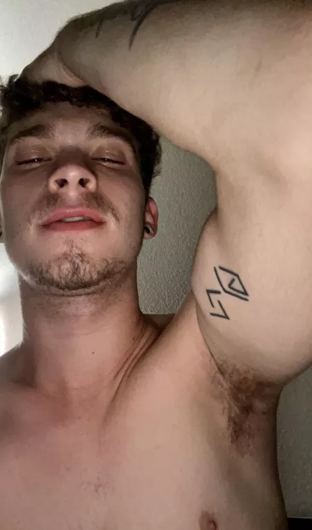 I feel like this is one of my most used poses because my hair is always crazy af, but it’s great for some pit action