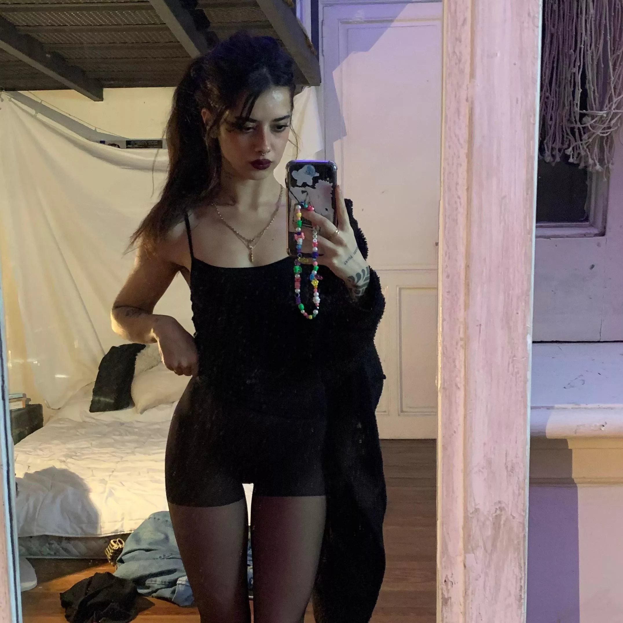 i felt hot. hi to the ones online 🖤