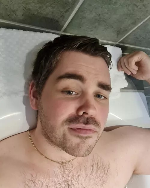 I had to check out the bathtub in my hotel room 🤩