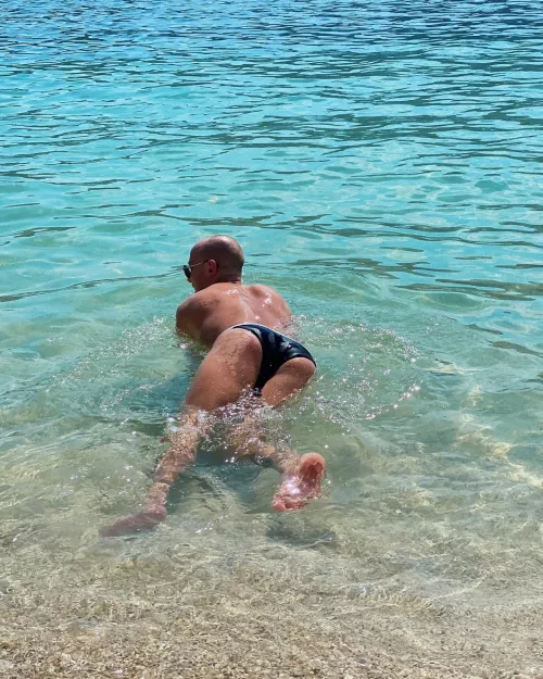 i happen to think i'm a lot of fun, but i also have this nsfw, explicit, uncensored side of me that i love to explore - and it would be dope if you would care to join me along the way 😋