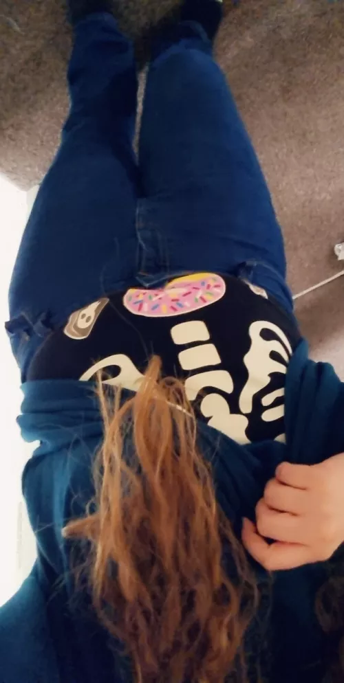 I have a staff meeting soon, that im dreading, so I'm going with onesie under my clothes to make me feel safe. 🥺