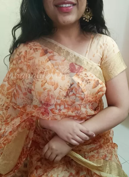 I hope y'all are into Indian curves 🙊