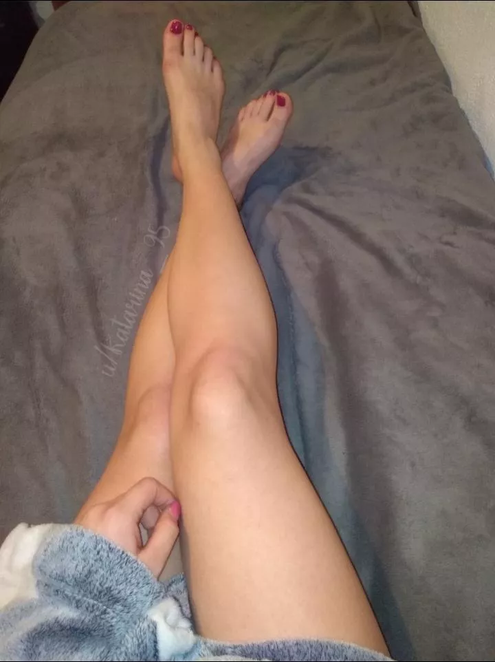 I just couldn't resist not to post another pic of my legs and feet 💁‍♀️