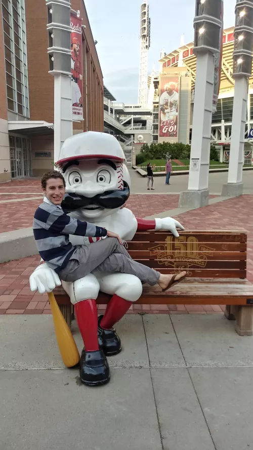 I just feel safe in his arms 💕⚾