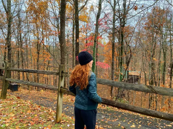 I just like the way my hair blends with the seasonal colors- happy Sunday everyone! 🧡