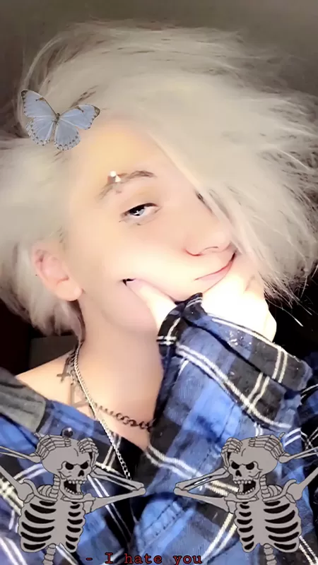 I just want a boy to play with my hair 🥺 upvotes appreciated too 🥺❤️