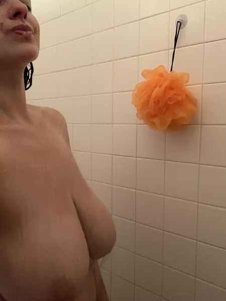 I know my boobs look good wet