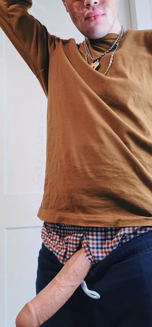 I know you want some of this vitiligo trans boi dick deep in you 😈💦