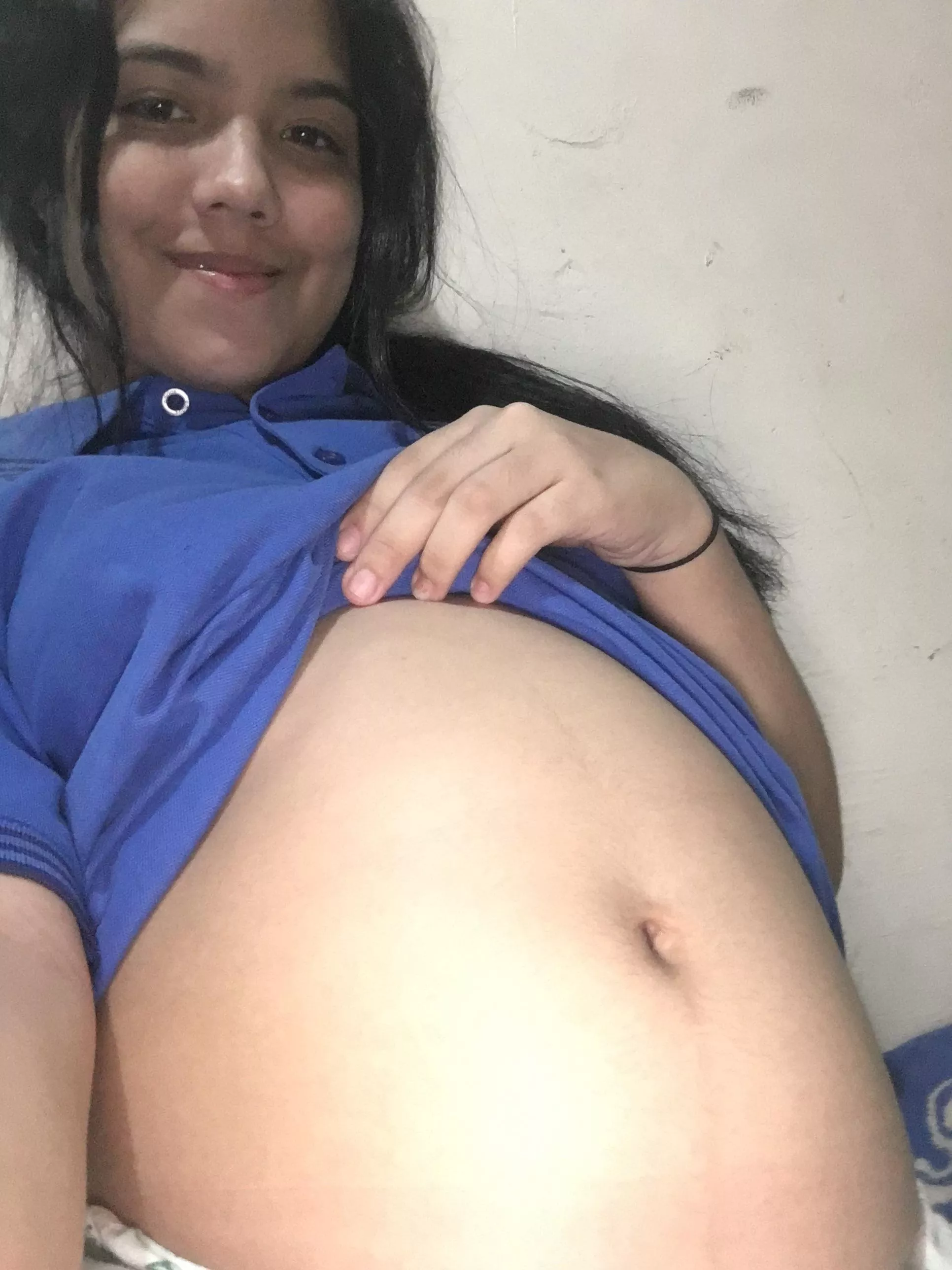 I like to stay with my belly like this, after eating a lot of junk food, I'm looking for more challenges😈 Kik gamezmichelle04 I like to stay with my belly like this, after eating a lot of junk food, I'm looking for more challenges😈 Kik gamezmichelle04