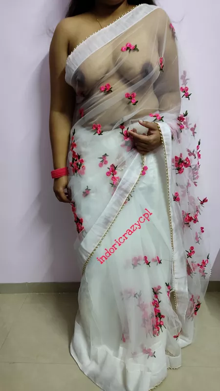 I love it when she teases me in saree😉