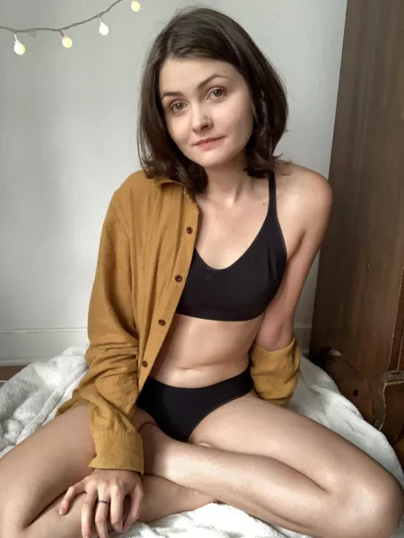 I love oversized shirts [F]