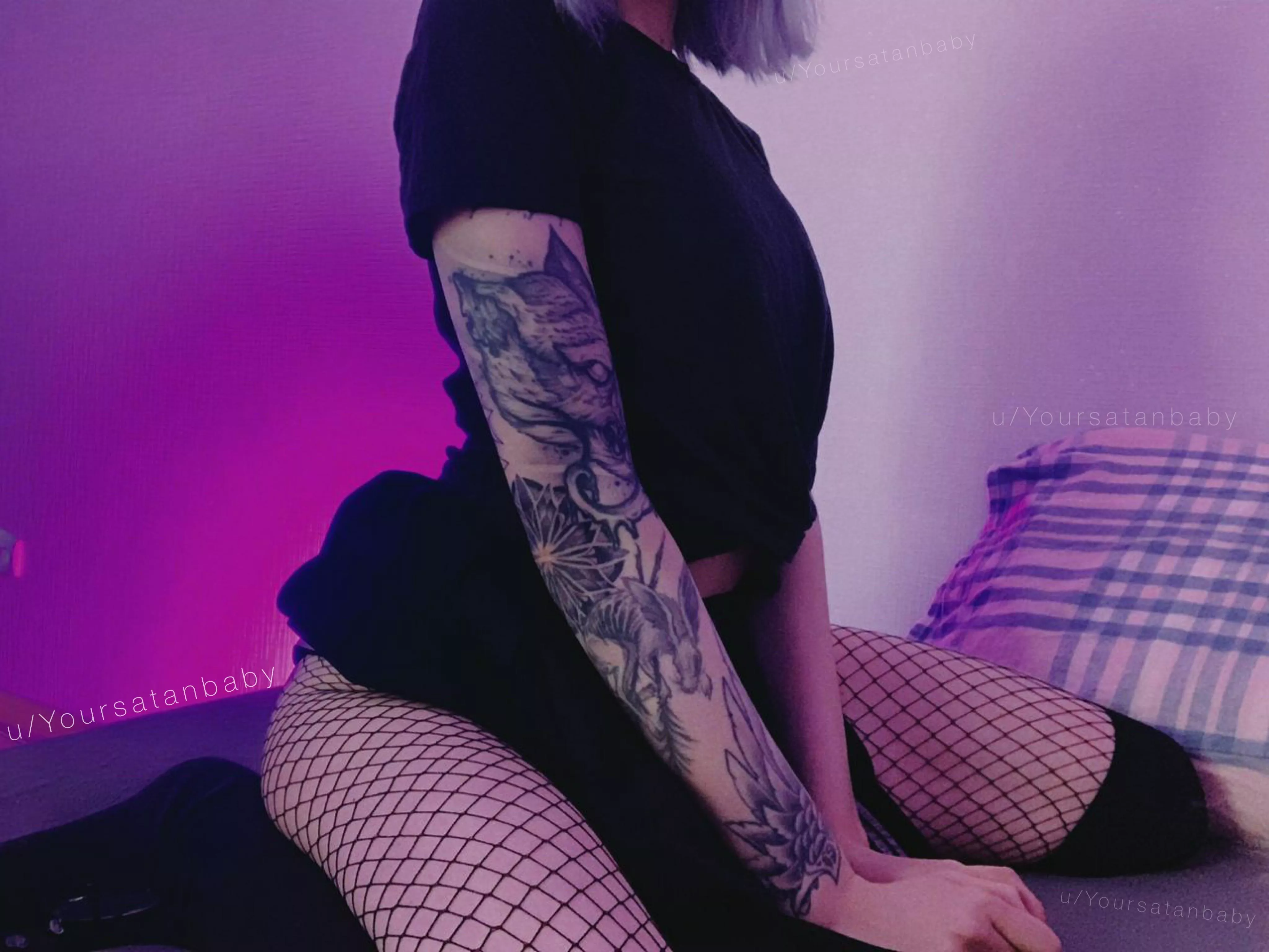I love this position and fishnets also 🤗😈💜